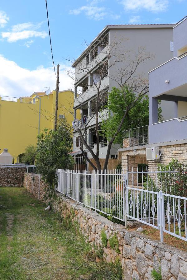 Apartments By The Sea Nemira, Omis - 17039 Tice Esterno foto
