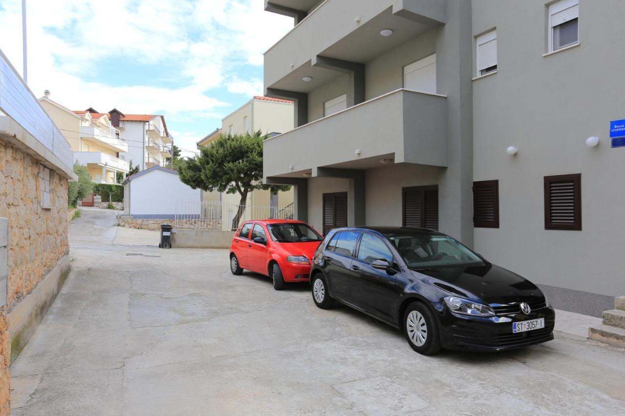 Apartments By The Sea Nemira, Omis - 17039 Tice Esterno foto