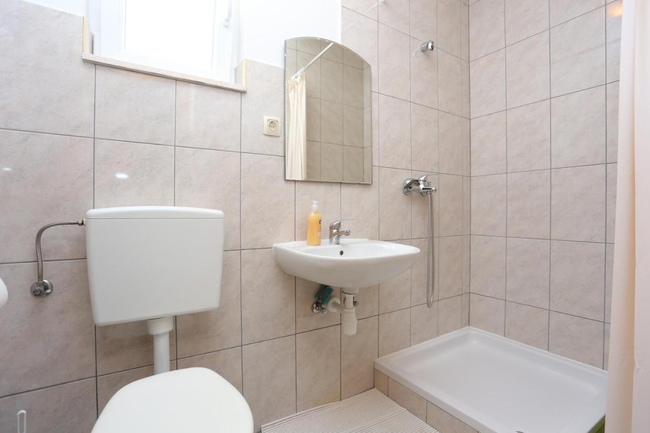 Apartments By The Sea Nemira, Omis - 17039 Tice Esterno foto